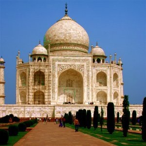 Изображение до и после применения фильтра Набор фильтров (больше синего и насыщенности)